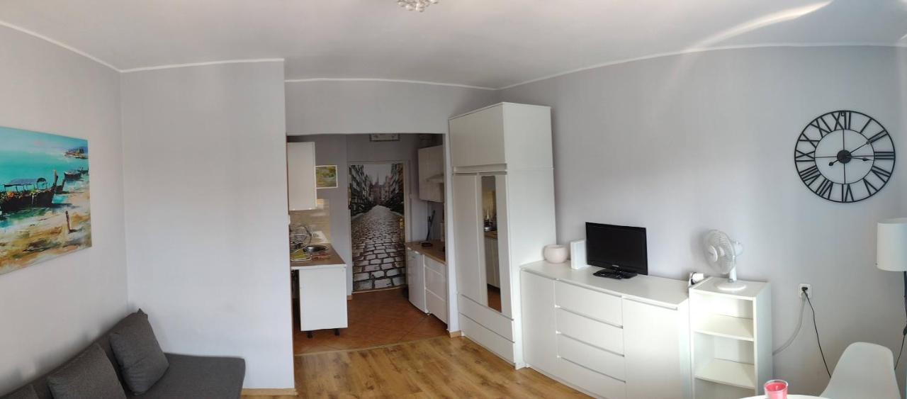 Sunny Studio Apartment กดัญสก์ ภายนอก รูปภาพ